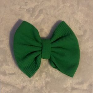 Clip on bow
